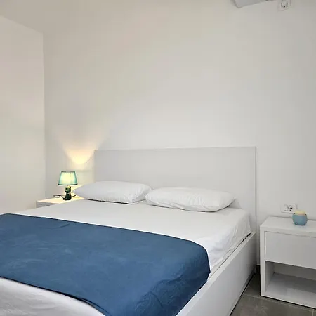 Apartment In Saranda Near The Beach