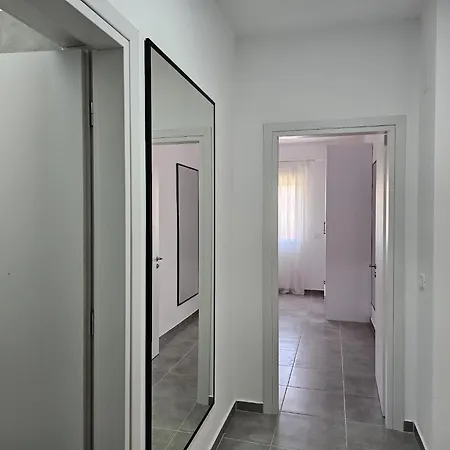 Apartment In Saranda Near The Beach شقة