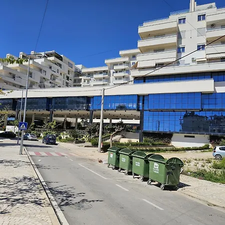 Apartment In Saranda Near The Beach شقة *