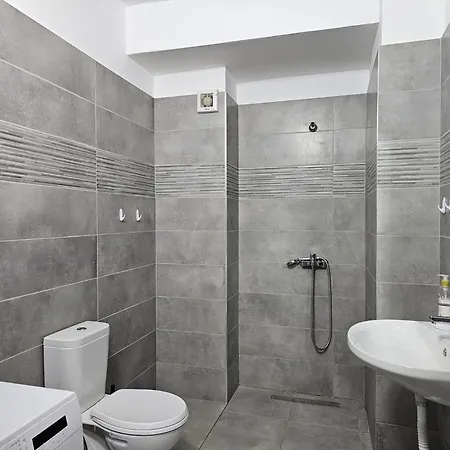 Apartment In Saranda Near The Beach شقة *