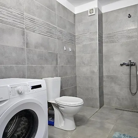 Apartment In Saranda Near The Beach * ساراندا