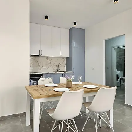 Apartment In Saranda Near The Beach شقة ساراندا